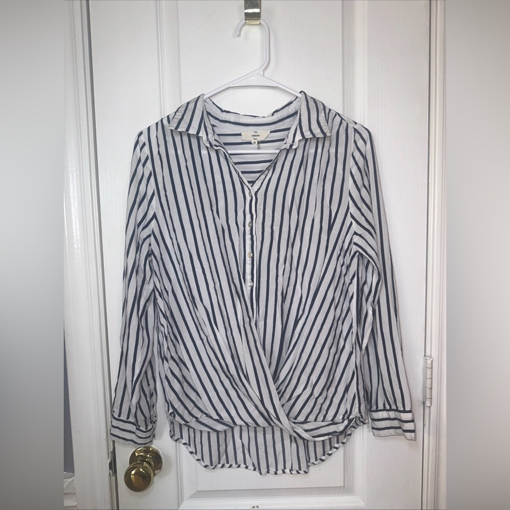 EntroWomen’s Stripped Button‎ Down Top Size medium Color Blue And White